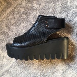 UK Style black platform sandals